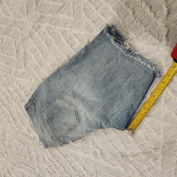 Light wash, distressed Torrid jean shorts size 16! Excellent condition! - Picture 8 of 8